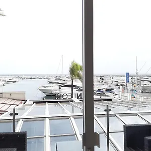 Front Port Line Sleeps 6 Apartment